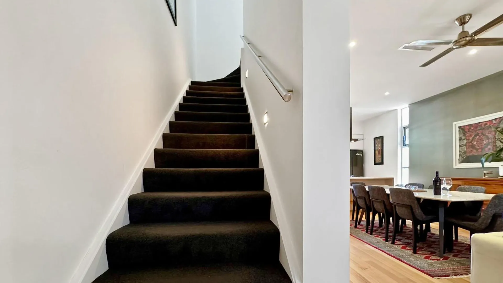 Tatil Evi Luxury 2-Bedroom Townhouse in Adelaide CBD