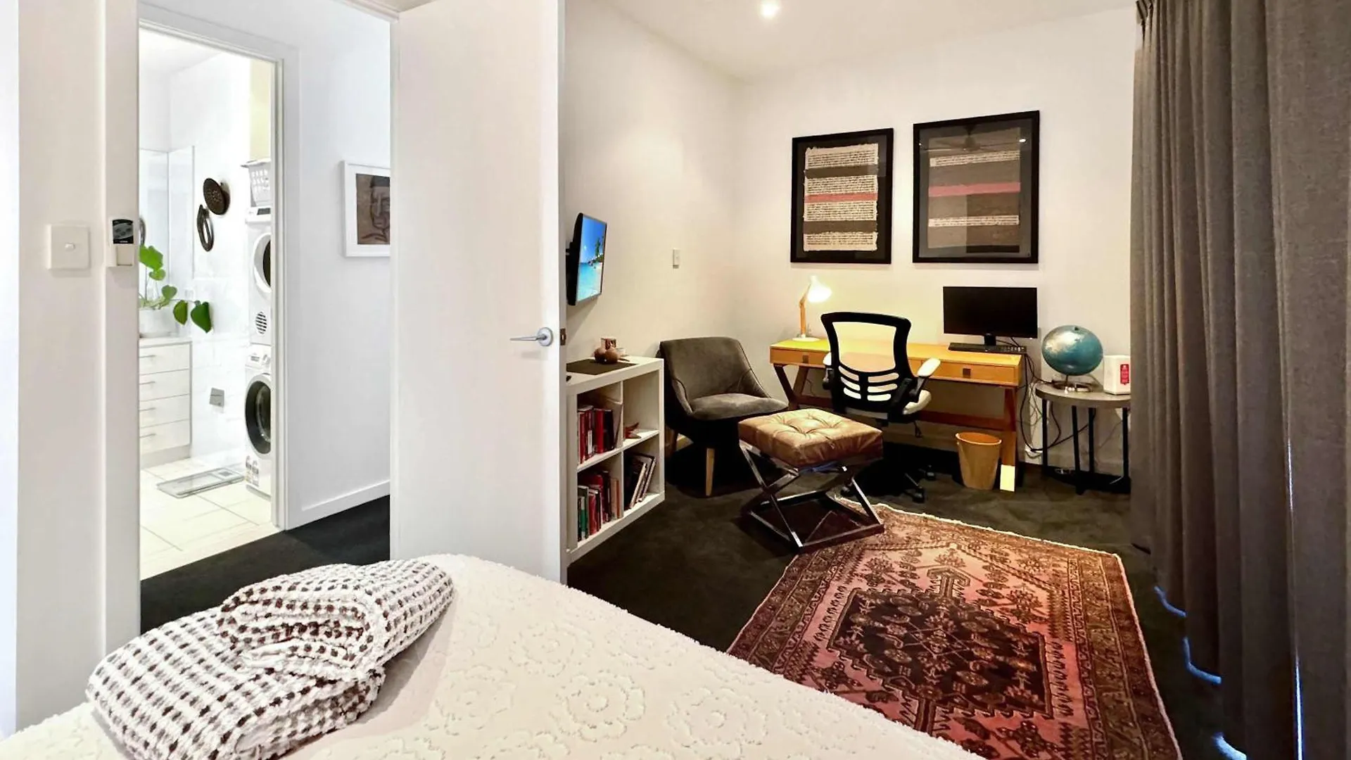 Luxury 2-Bedroom Townhouse in Adelaide CBD