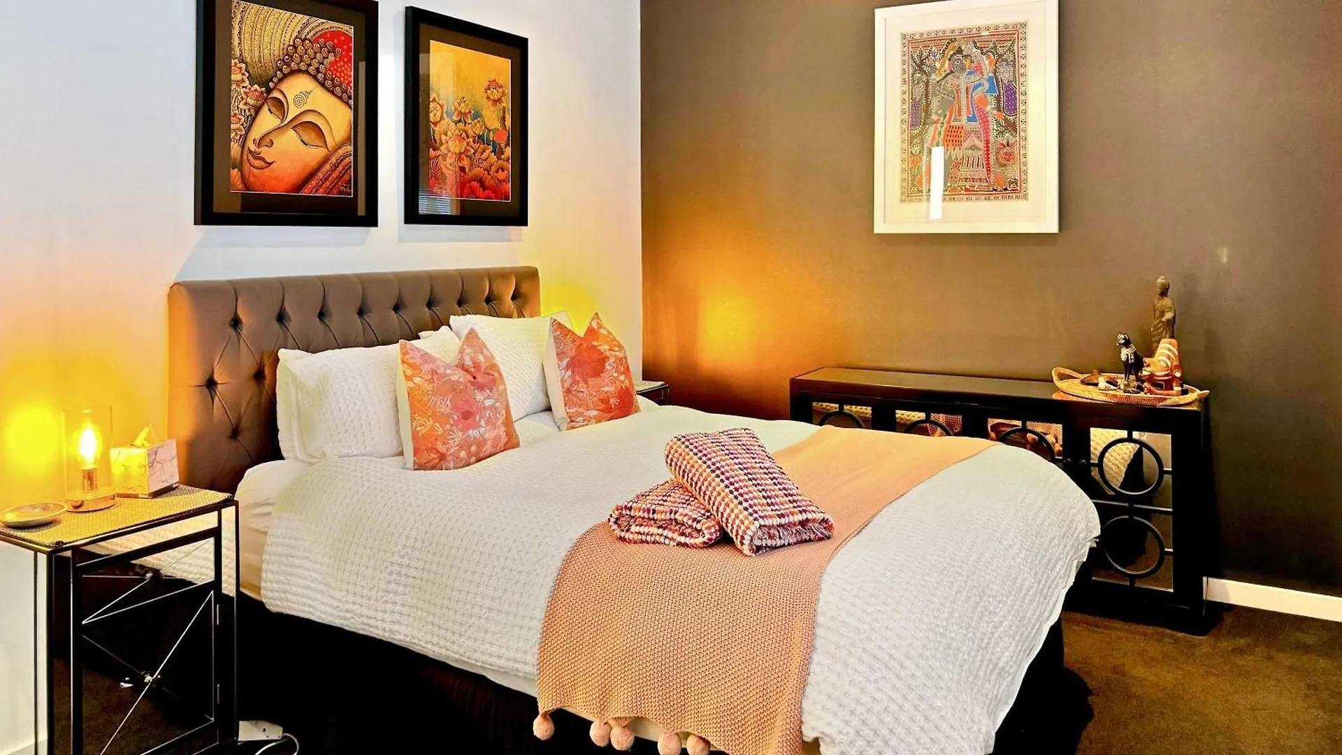 Tatil Evi Luxury 2-Bedroom Townhouse in Adelaide CBD