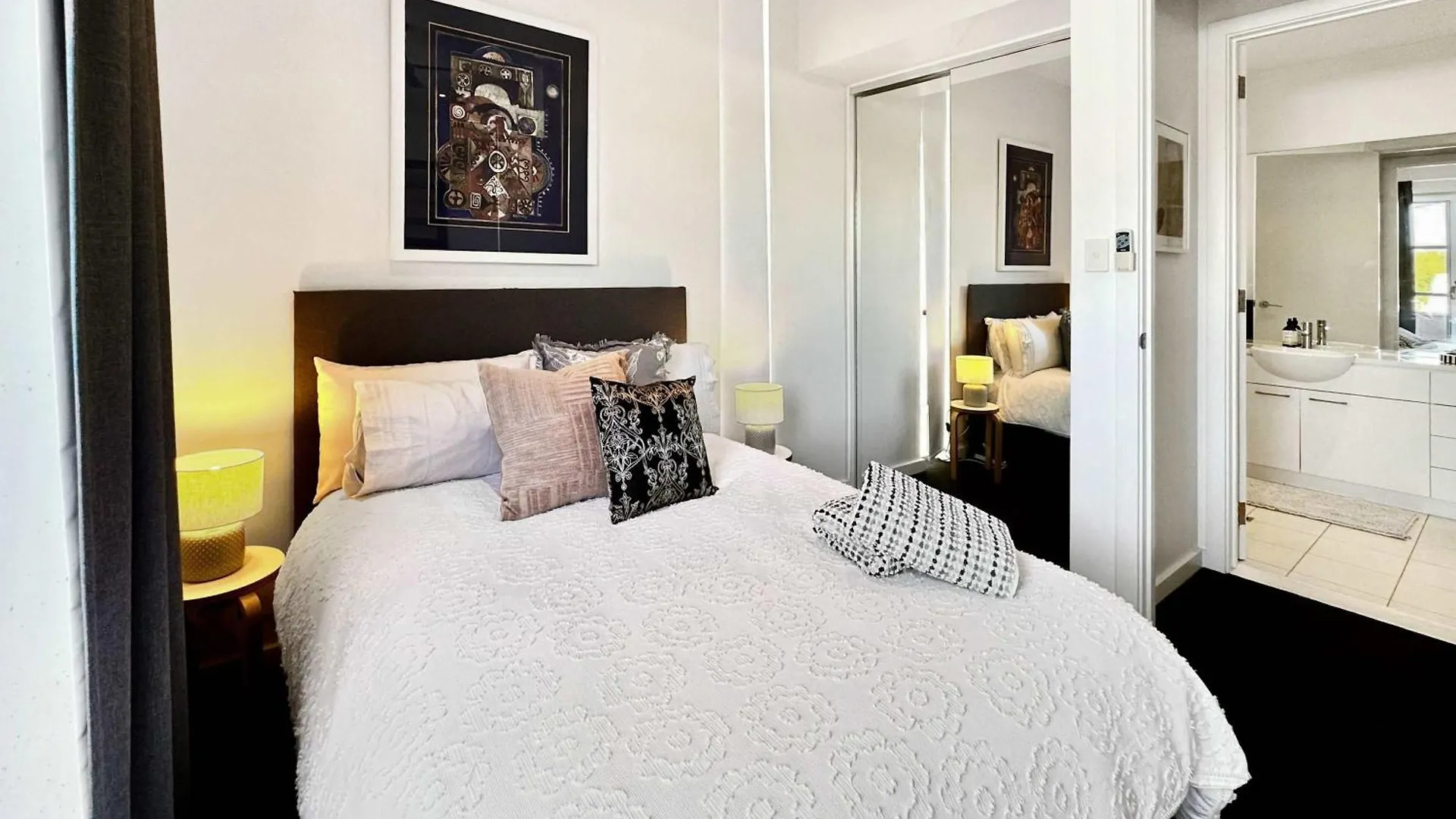 Tatil Evi Luxury 2-Bedroom Townhouse in Adelaide CBD Avustralya